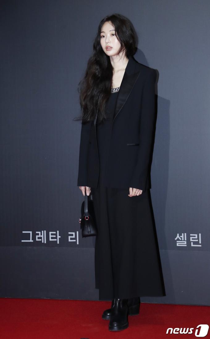 [사진] 금새록, 확 달라진 분위기