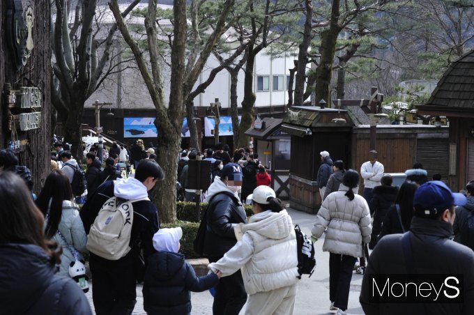 지난달 27일 에버랜드 방문객들 /사진= 지선우 기자
