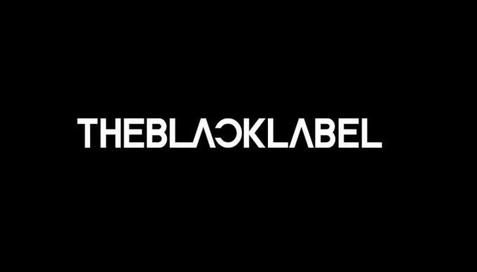 소속사 더블랙레이블이 추락 사고에 대한 입장을 밝혔다. /사진=더블랙레이블 제공