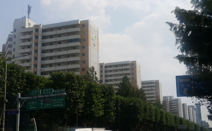 서울 노원구 상계뉴타운 재개발 사업지 가운데 상계2구역이 공사비 증액문제로 관리처분계획안 수립이 좌절되면서 조합이 내홍을 겪고 있다. 사진은 노원구 아파트 단지 일대 모습. /사진=뉴스1