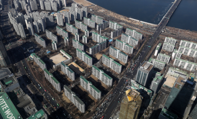  지난달 서울 아파트 경매 진행 건수는 218건으로 지난 1월(313건) 대비 30.4%(95건) 하락했다./사진=뉴스1