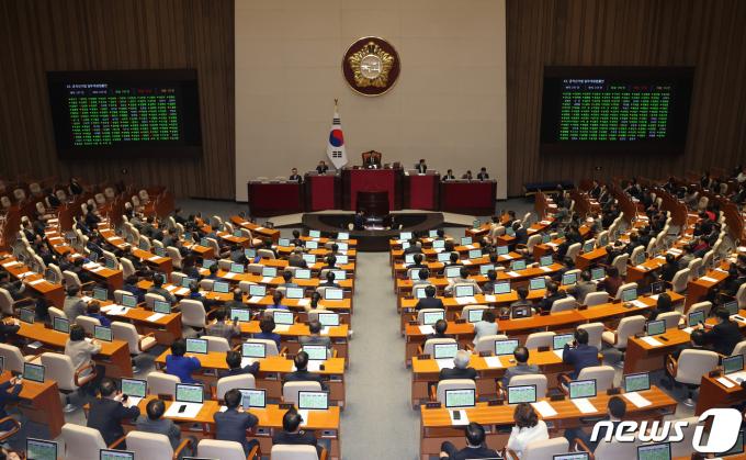 [사진] 비례 1석 줄인다…본회의, 총선 선거구 획정안 통과