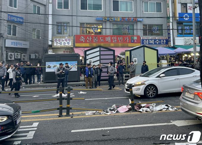 [사진] 연신내역에서 8중 추돌사고, 1명 사망 등 최소 14명 사상자 발생