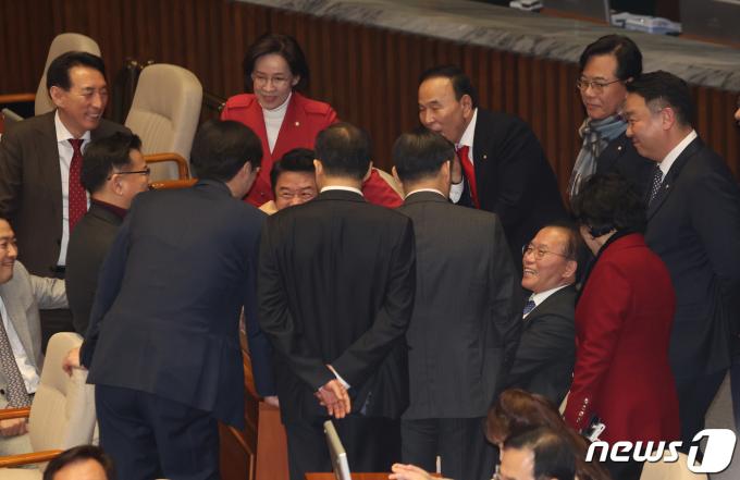 [사진] 미소 짓는 국민의힘