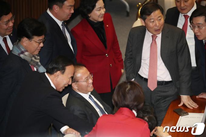 [사진] 환하게 웃는 국민의힘 의원들
