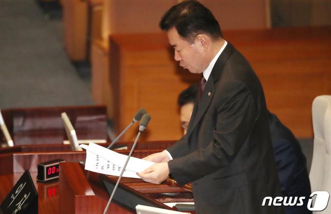 [사진] 쌍특검법 부결 알리는 김진표 국회의장