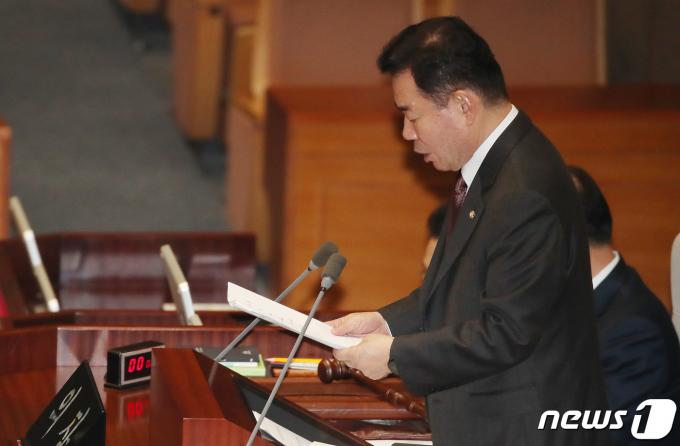 [사진] 쌍특검법 부결 알리는 김진표 국회의장