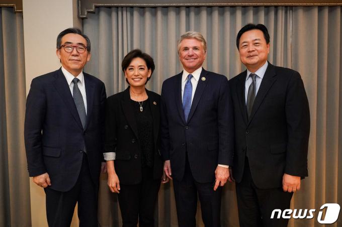 [사진] 맥콜, 영킴 미 하원의원 만나는 조태열 외교부 장관
