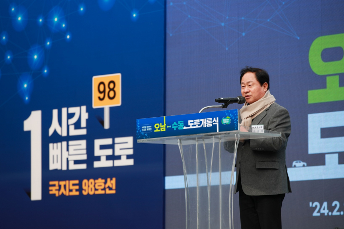 주광덕 남양주시장이 국지도 98호선 ‘오남~수동 도로’ 개통식에서 축사를 하고 있다. /사진제공=남양주시