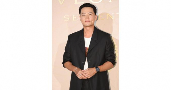 배우 이서진이 최근 온라인에서 화제가 된 '잠수 이별 배우 L씨' 의혹과 관련해 전혀 관련이 없다고 밝히며 법적 대응을 예고했다. /사진=뉴스1
