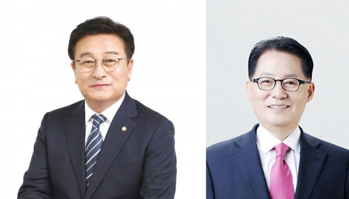 윤재갑 의원(왼쪽)과 박지원 전 국정원장. /사진=뉴스1 