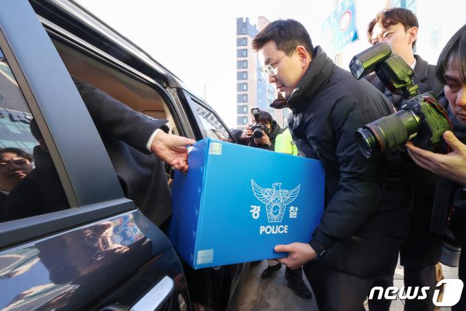 [사진] 경찰, 의협 비대위 압수수색 종료