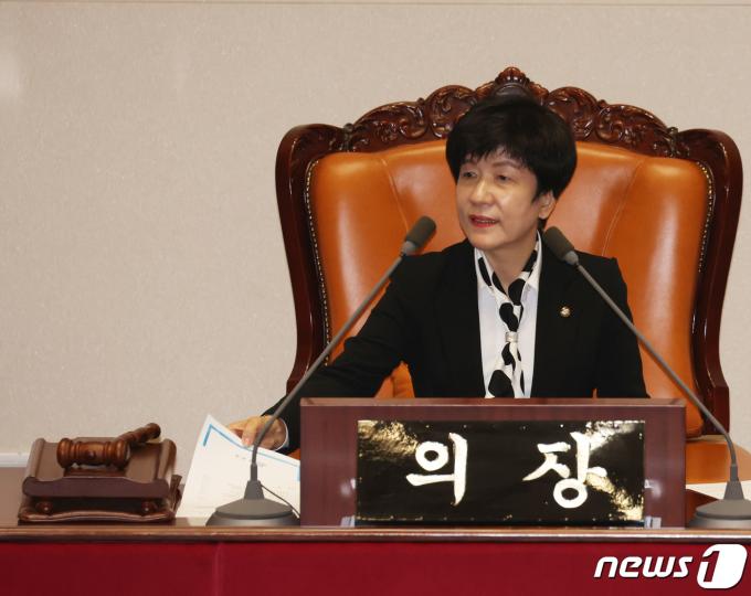 김영주 국회부의장이 23일 오후 서울 여의도 국회에서 열린 제413회국회(임시회) 제5차 본회의에서 의장석에 앉아 있다. 2024.2.23/뉴스1 ⓒ News1 송원영 기자