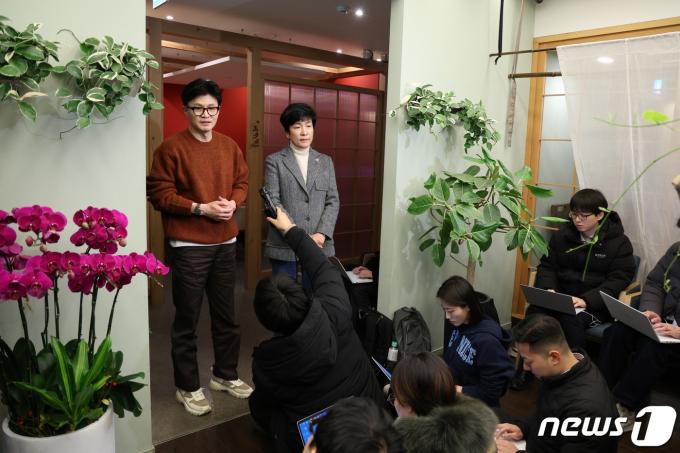 [사진] 취재진 앞에 선 한동훈·김영주