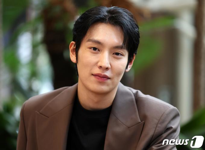 [사진] 이기택, 짙은 눈빛