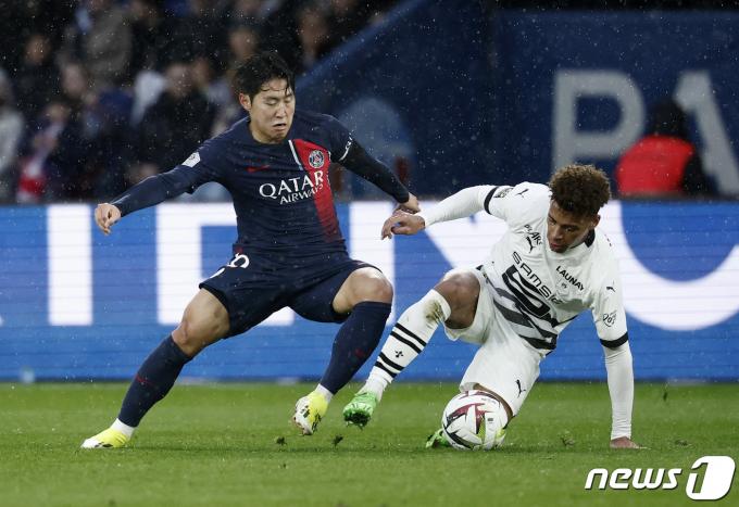 PSG의 이강인(왼쪽)ⓒ 로이터=뉴스1