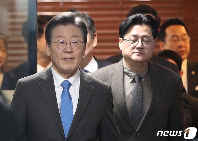 이재명 더불어민주당 대표와 홍익표 원내대표./뉴스1 ⓒ News1 임세영 기자