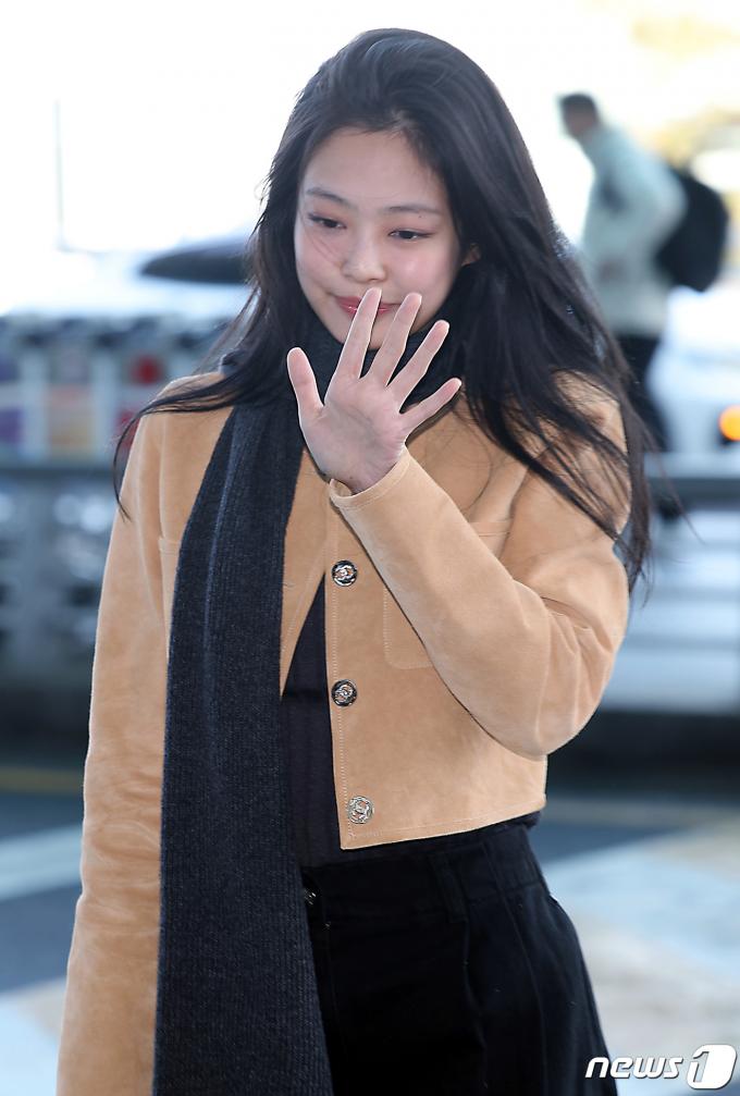 [사진] 제니의 손금은?
