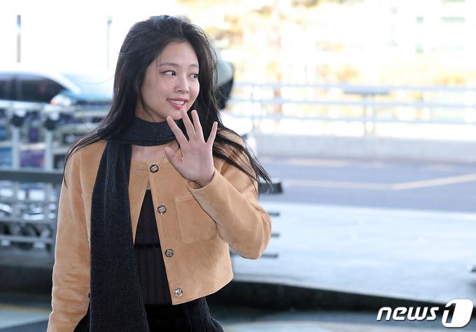 [사진] 출국하는 제니