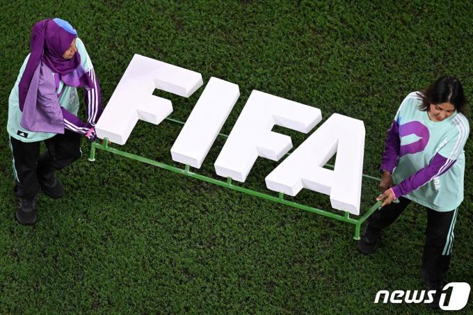 FIFA가 블루카드 도입에 반대의견을 냈다.ⓒ AFP=뉴스1