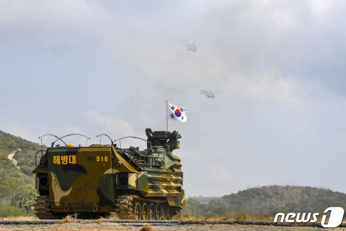 1일(현지시간) 태국 촌부리주 핫야오 해안 일대에서 열린 코브라 골드 연합훈련에서 대한민국 상륙돌격장갑차(KAAV)가 핫야오 해안에 상륙하고 있다. (해병대 제공) 2024.3.2/뉴스1