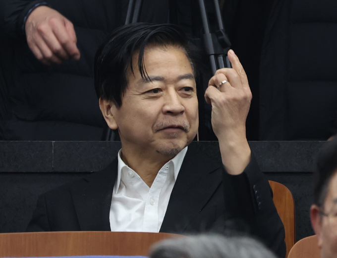 노웅래 더불어민주당 의원이 27일 서울 여의도 국회에서 열린 의원총회에 참석 하고 있다. /사진=뉴스1