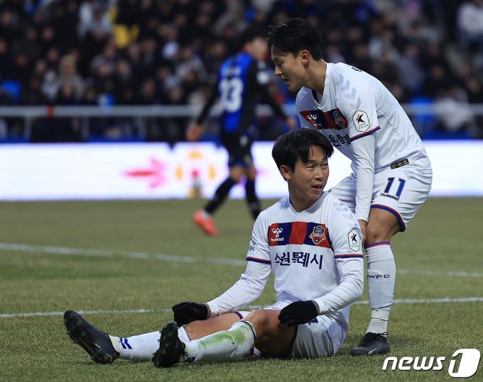 [사진] 윤빛가람 챙기는 이승우