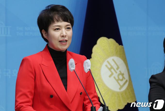 김은혜 전 대통령실 홍보수석이 21일 오후 서울 여의도 국회 소통관에서 기자회견을 갖고 제22대 국회의원 선거(총선) 분당을 출마 선언을 하고 있다. 2024.2.21/뉴스1 ⓒ News1 임세영 기자