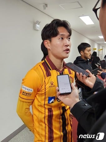 2일 FC서울전을 마치고 믹스트존에서 인터뷰 중인 정호연. ⓒ News1 이재상기자