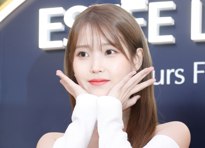  아이유(IU·이지은)가 새 월드 투어 '2024 아이유 허 월드 투어 콘서트 인 서울(IU H. E. R. WORLD TOUR CONCERT IN SEOUL)'을 시작한 가운데 그 포문을 여는 서울 첫 공연을 성공적으로 끝마쳤다./사진=뉴스1