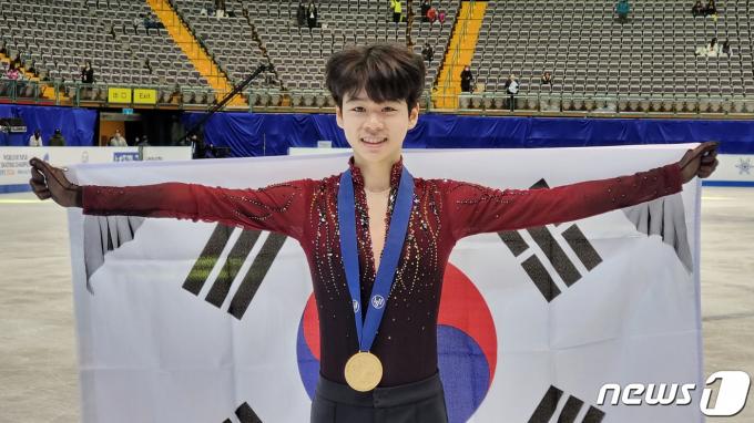 [사진] 서민규, ISU 피겨 주니어 우승…한국 남자 최초