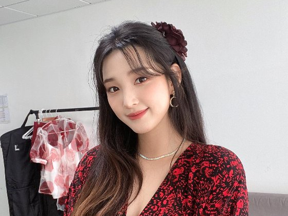 그룹 '라붐' 출신 율희가 자신의 인스타그램을 통해 일상을 공개했다.  전남편 최민환과의 이혼 소식이 전해진 이후에도 아들과는 꾸준히 연락하며 지내는 모습이다./사진=율희 인스타그램 캡처
