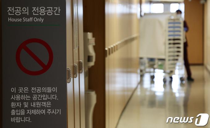 [사진] '전공의 복귀는 언제쯤?'