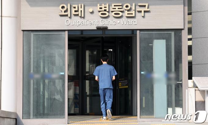 [사진] '전공의 복귀는 언제쯤?'