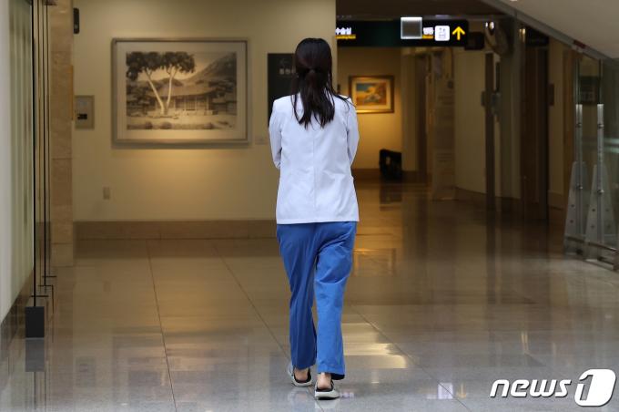 [사진] '전공의 복귀는 언제쯤?'