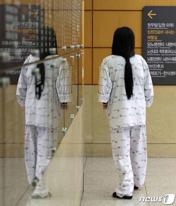 [사진] '전공의 복귀 기다리는 환자들'