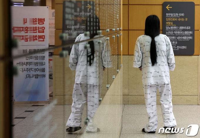 [사진] '의료진 기다리는 환자들'