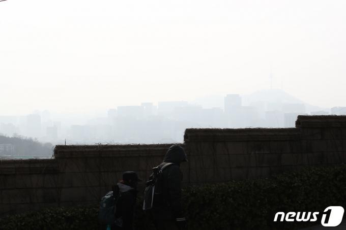 [사진] 희뿌연 미세먼지 가득