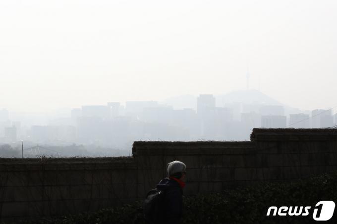 [사진] 추위 물러가고 찾아온 미세먼지