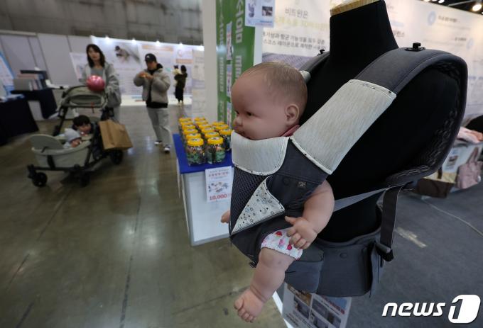 [사진] '허리가 편한 아기띠는?'