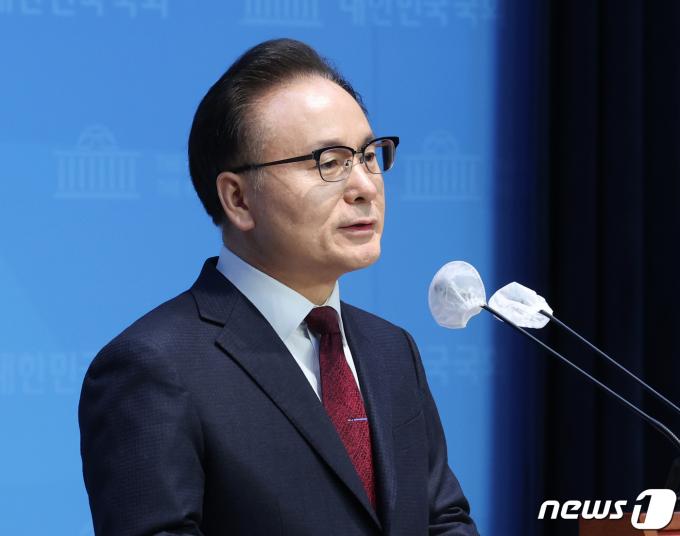 하종대 전 한국정책방송원(KTV) 원장이 서울 여의도 국회 소통관에서 제22대 국회의원선거 국민의힘 영등포구 갑 출마선언 기자회견을 하고 있다. 2024.1.23/뉴스1 ⓒ News1 송원영 기자