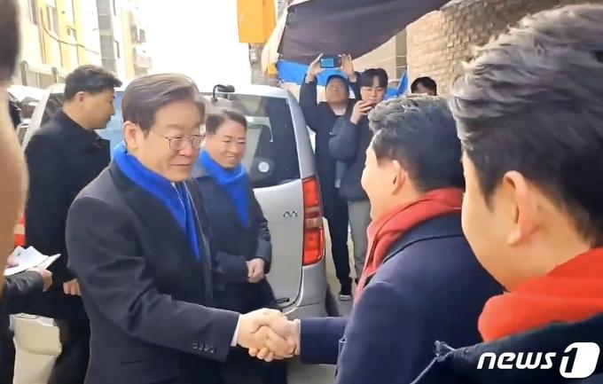 [사진] 이재명·원희룡, 인천 계양서 조우