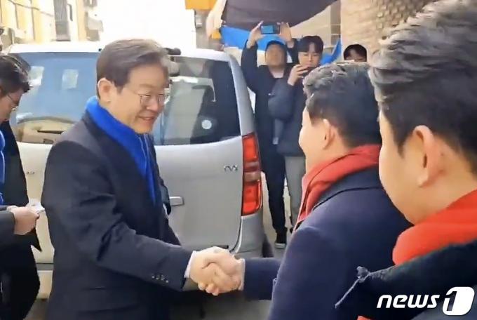 [사진] 격전지서 만난 이재명·원희룡