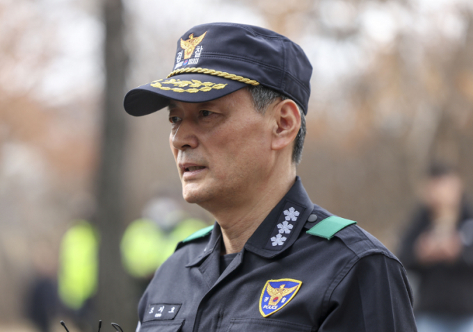 조지호 서울경찰청장이 3일 서울 영등포구 여의대로 일대에서 열리는 전국의사 총궐기대회에 앞서 취재진에게 집회 대응방침 등을 발표하고 있다. /사진=뉴시스