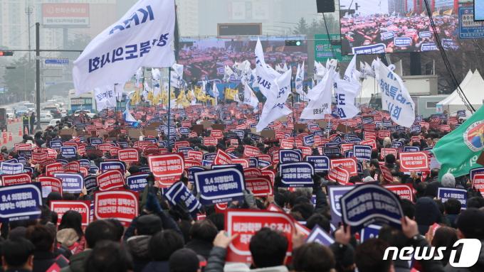 [사진] ‘정부 항거 대장정의 시작’ 의사 총궐기 대회