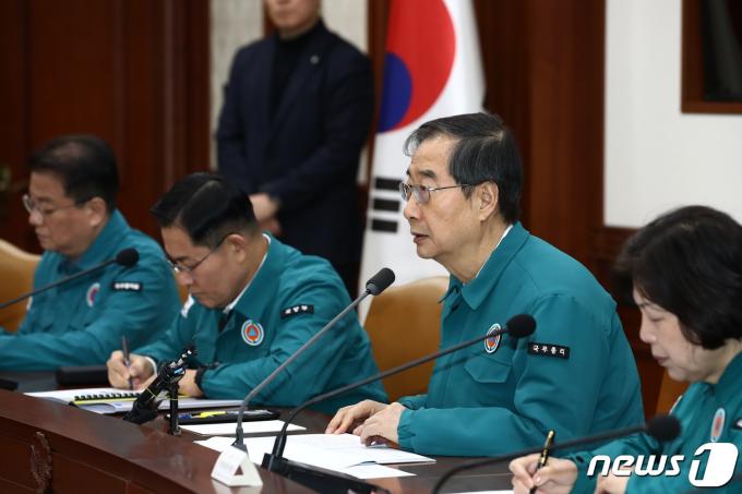 [사진] 의사 집단행동 대응 중대본회의 주재하는 한덕수 총리