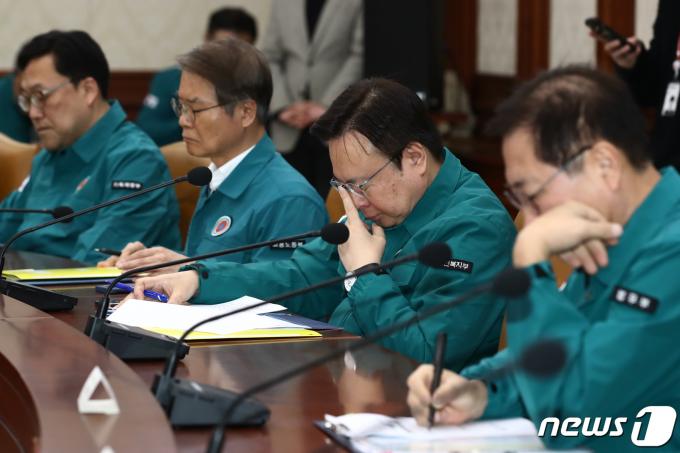 [사진] 조규홍 장관 '의대증원 갈등에…'