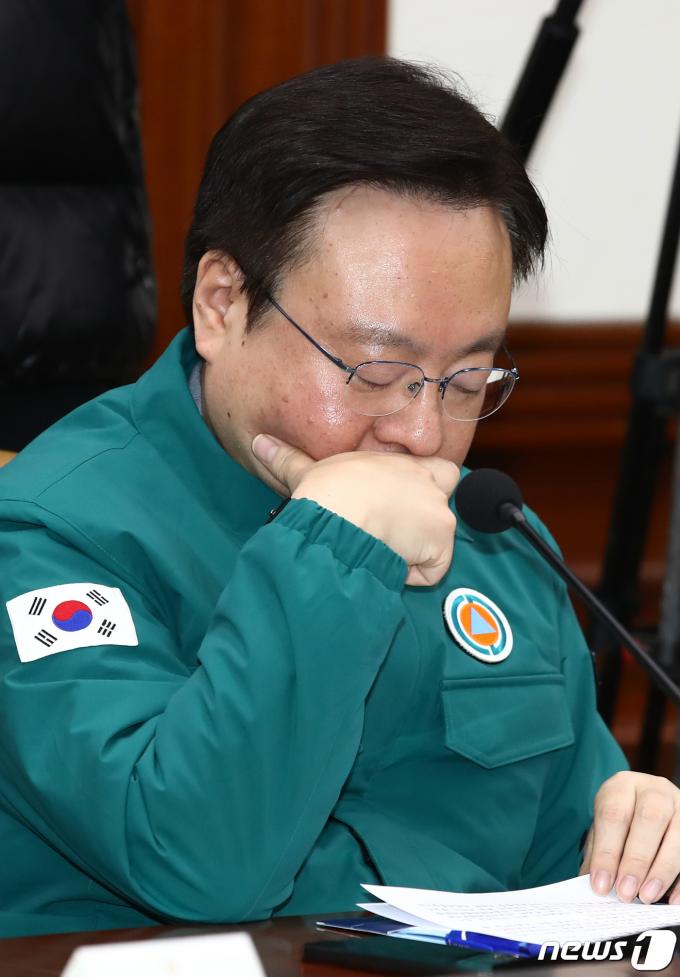[사진] 생각에 잠긴 조규홍 장관