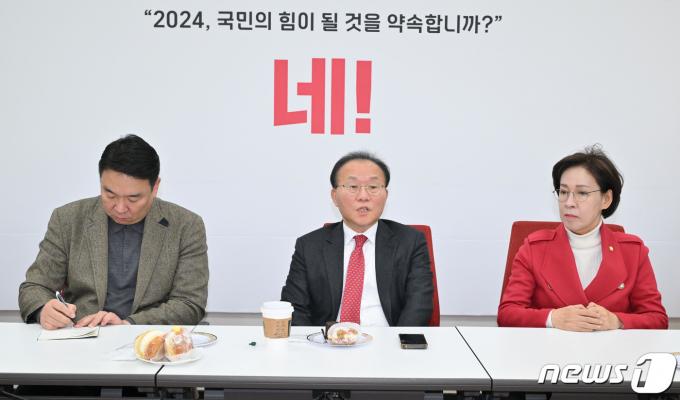 [사진] 윤재옥 원내대표, 출입기자단과 간담회