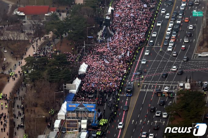 [사진] '의대증원 갈등, 거리로 나선 의사들'